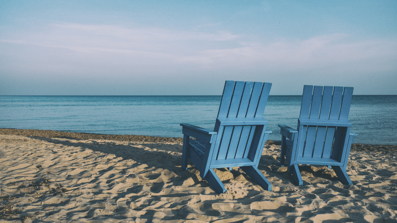L’indépendance financière caractérisée par des sièges à la plage